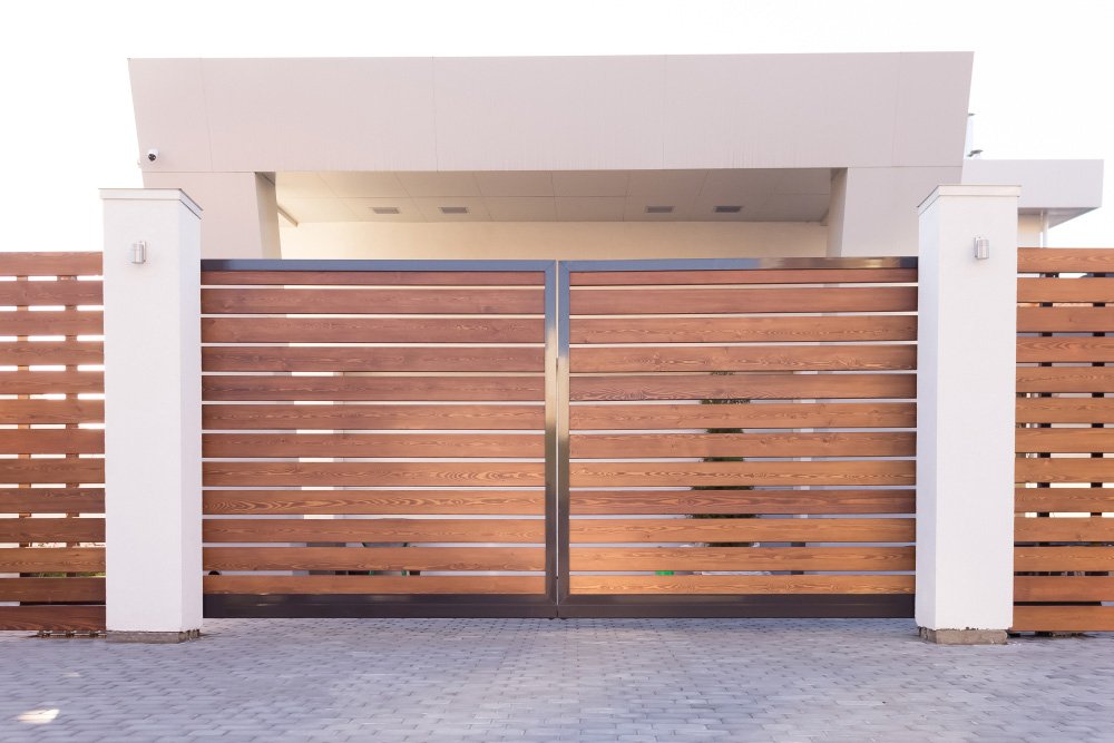 wooden-driveway-gate